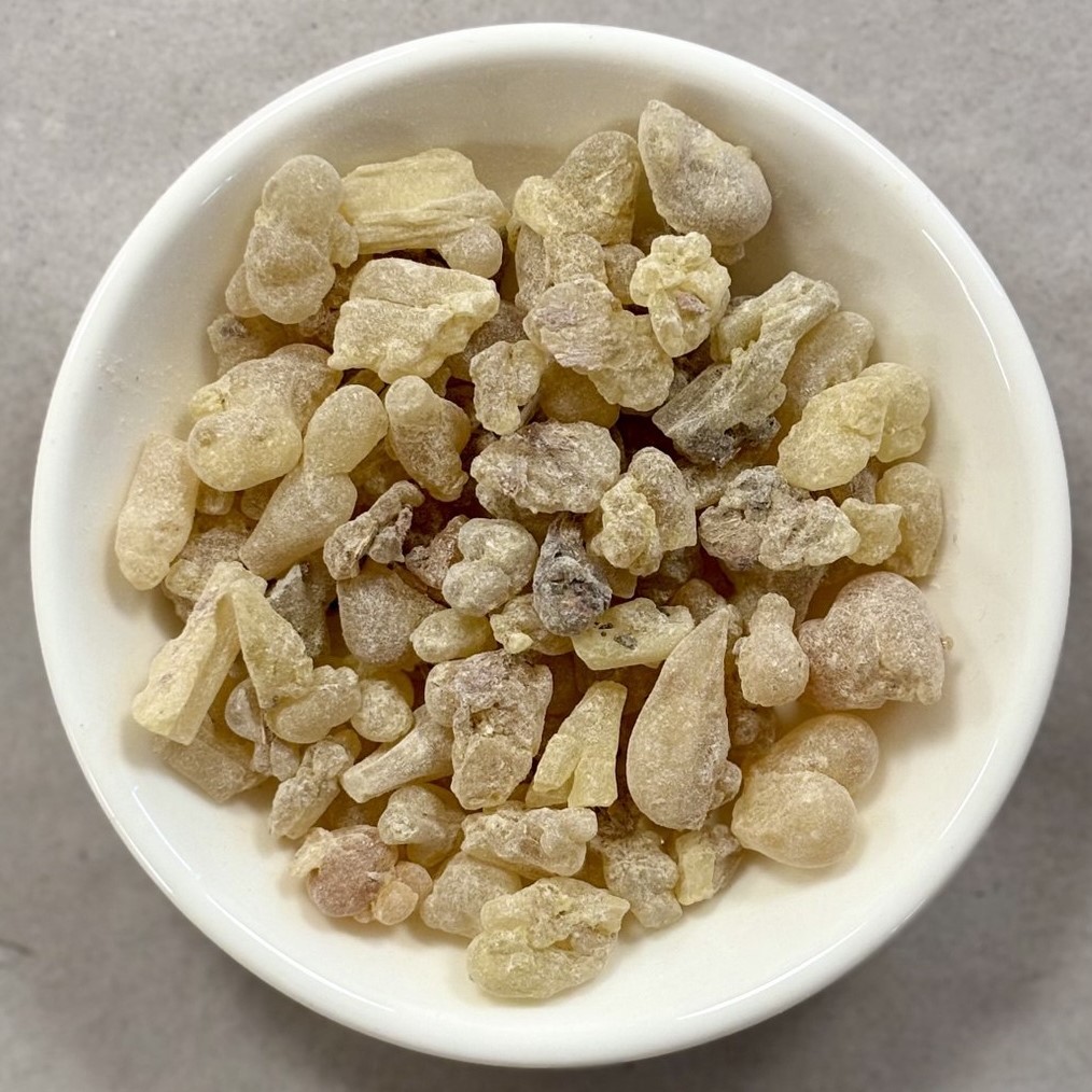 100% természetes, 1. osztályú tömjén nagy cseppekkel - nehéz, testes, mély, balzsamos fűszeres illattal Indiából